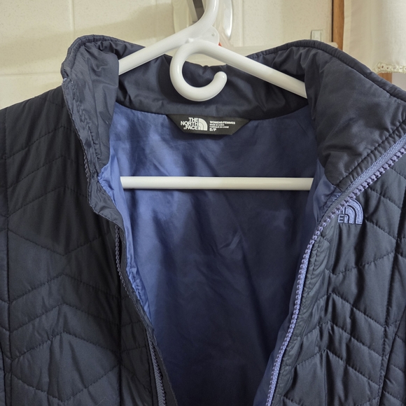 The North Face Women's Bombay Navy Blue Quilted Jacket - Picture 3 of 5